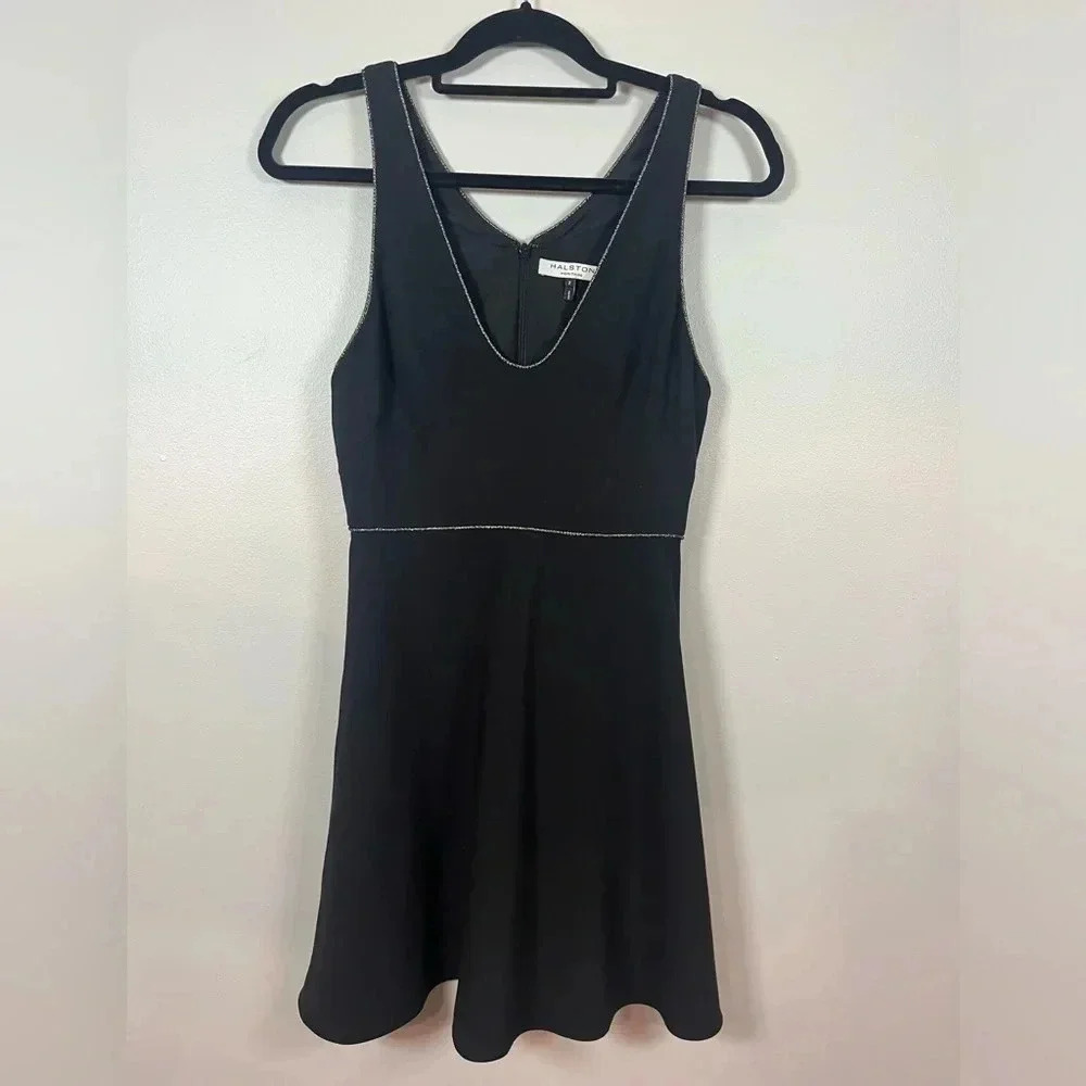 Halston Heritage black fit and flare sleeveless v neck dress size 4